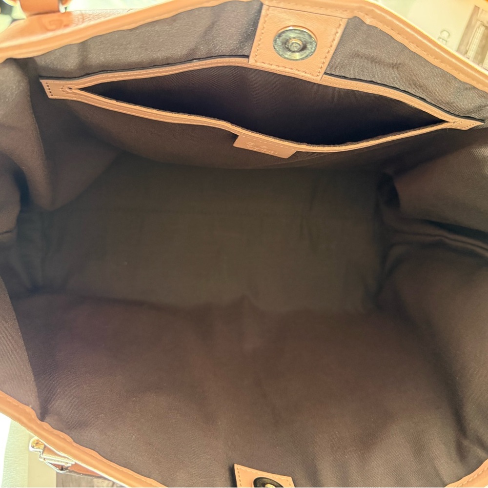 Gucci Pink Embossed GG Leather Tote - Picture 10 of 14